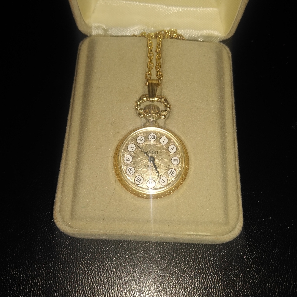 Elegant Vintage 17 jewel time piece.